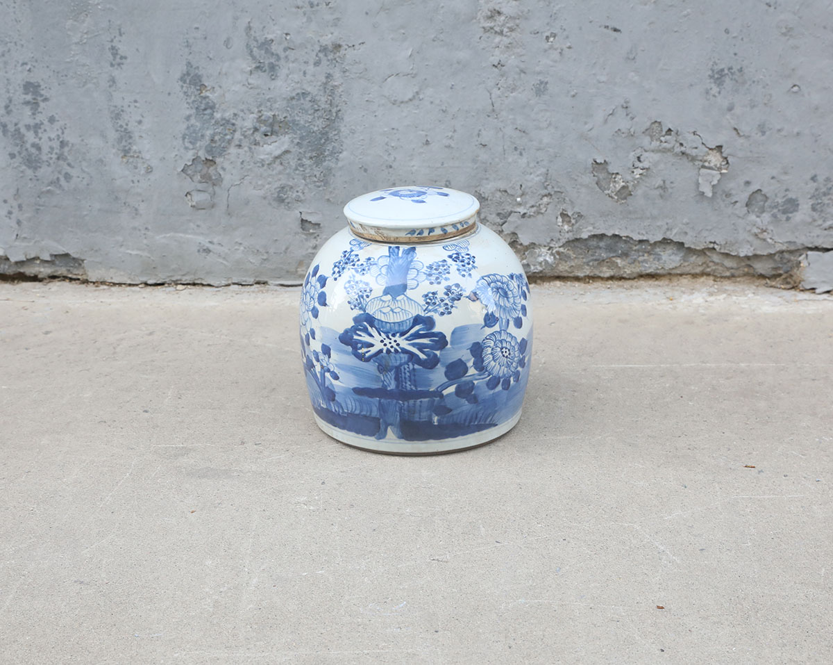Vintage Chinese Blue & White Ceramic Ginger Jar, 9x9x10H - Image 3